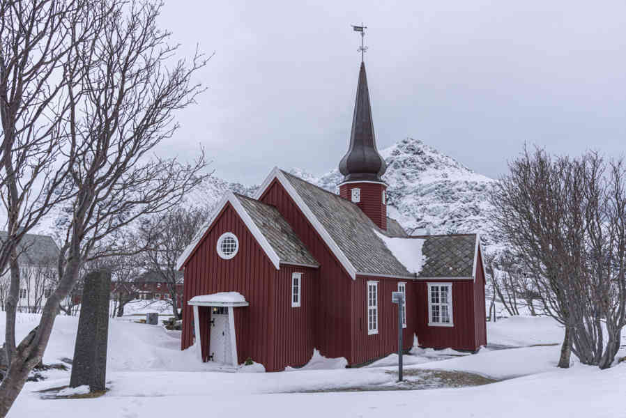 Noruega - islas Lofoten 107 - Flakstad - iglesia de Flakstad.jpg